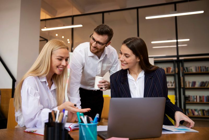 Employee Engagement: Arti, Manfaat & 8 Cara Meningkatkannya
